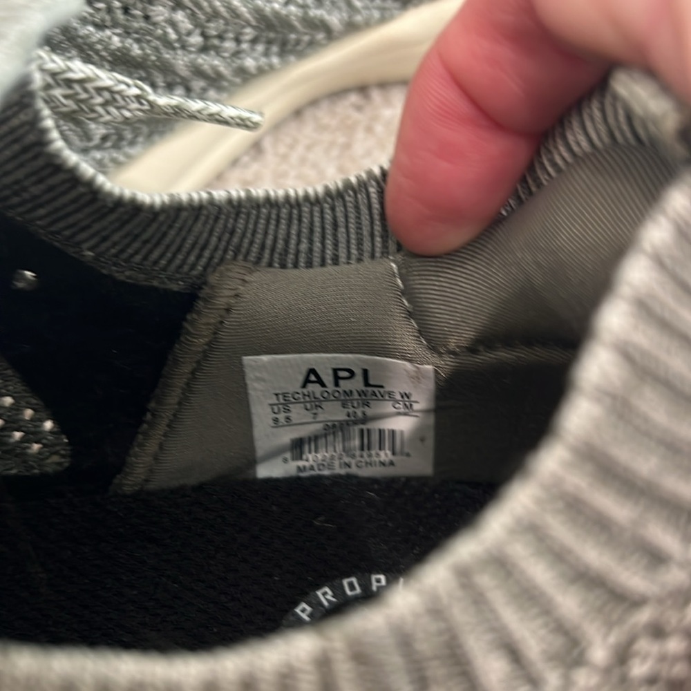APL mesh weave pull on athletic shoes - EUC - size 9.5 - Picture 5 of 8